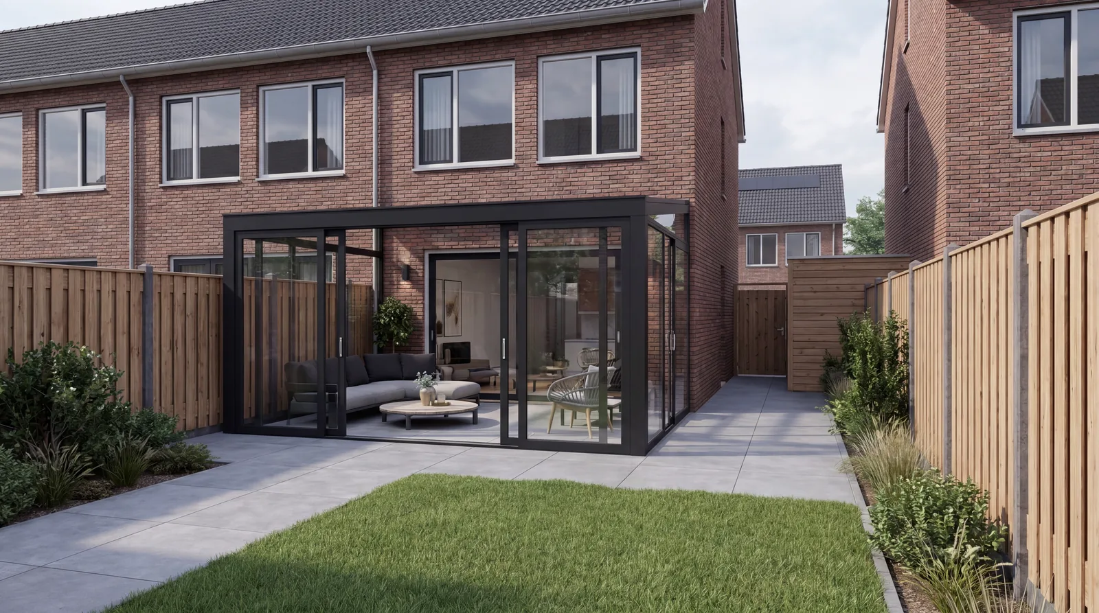 Verandera Elegance veranda bij rijtjeswoning met glazen schuifwanden — compacte tuinkamer op maat
