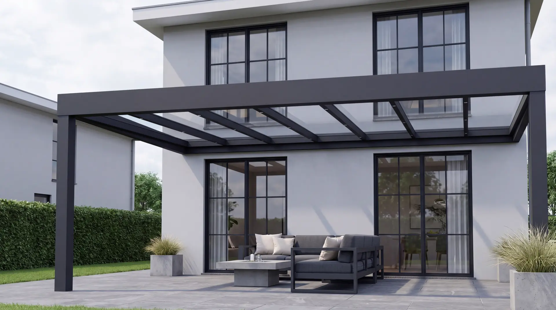 Verandera Prestige veranda in antraciet met glazen dak bij moderne witte villa — krachtig ontwerp met hoog uitgevoerde goot